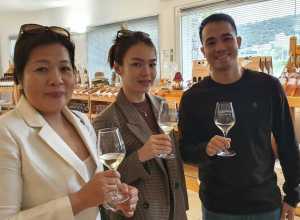 Visite d’une delegation laotienne a La Gravette